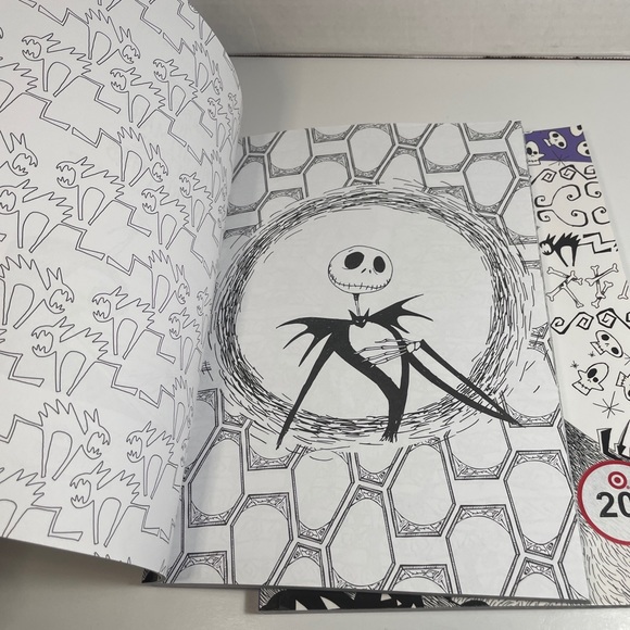 1 Art Of Coloring: Tim Burton's The Nightmare Before Christmas: 100 Images Book - Picture 11 of 16